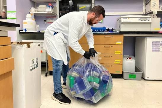 mass of plastic in laboratory